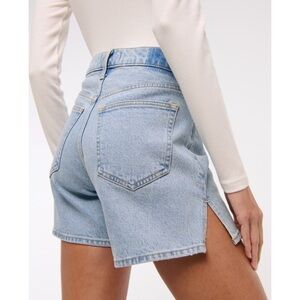 ABERCROMBIE NWT High Rise The Dad Light Wash Shorts